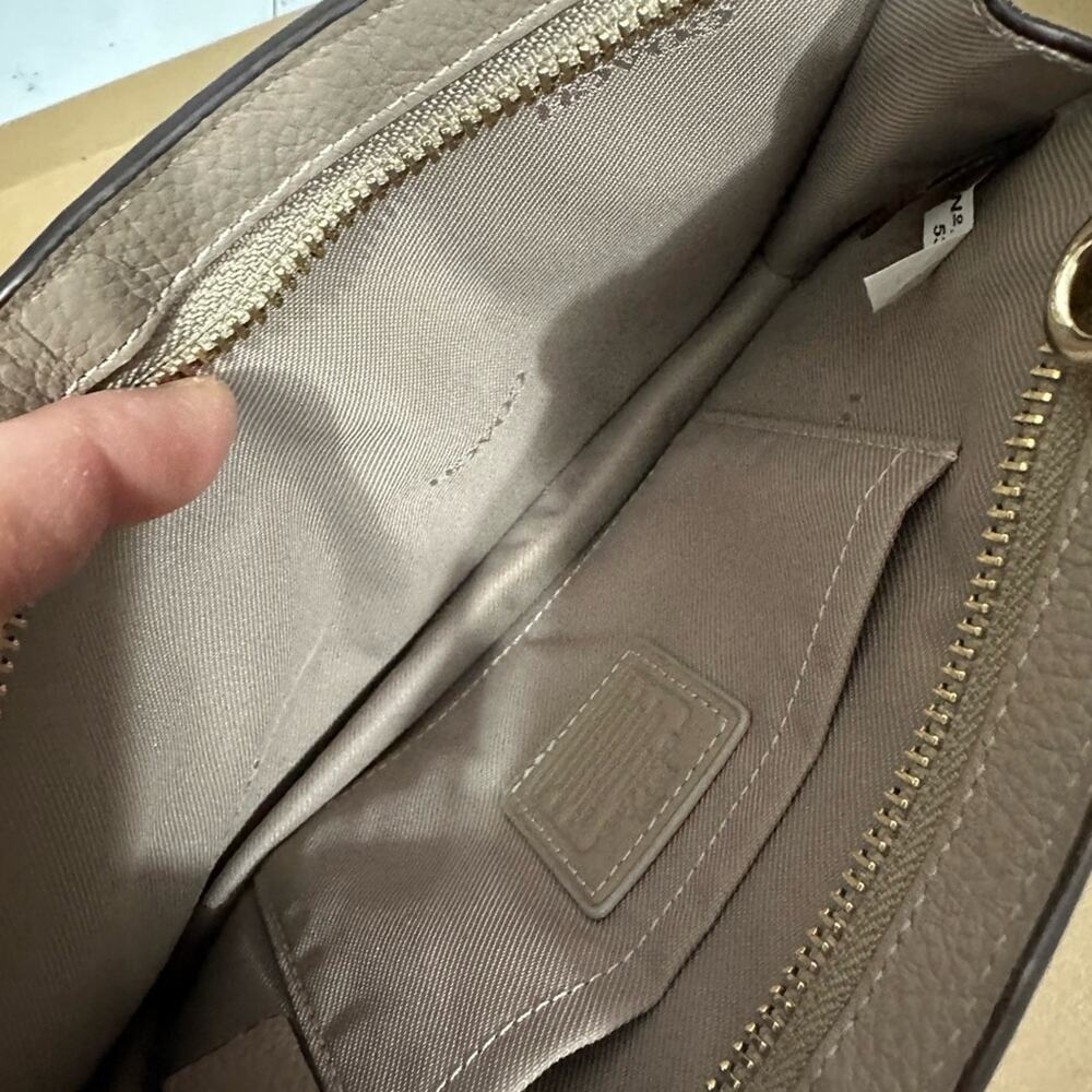 Excellent Coach‎ Tan Pebble Leather Phone Case Designer Wallet - Picture 8 of 9